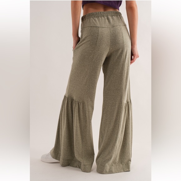 Solid Tiered Wide Leg  Flare Pants - Picture 5 of 5